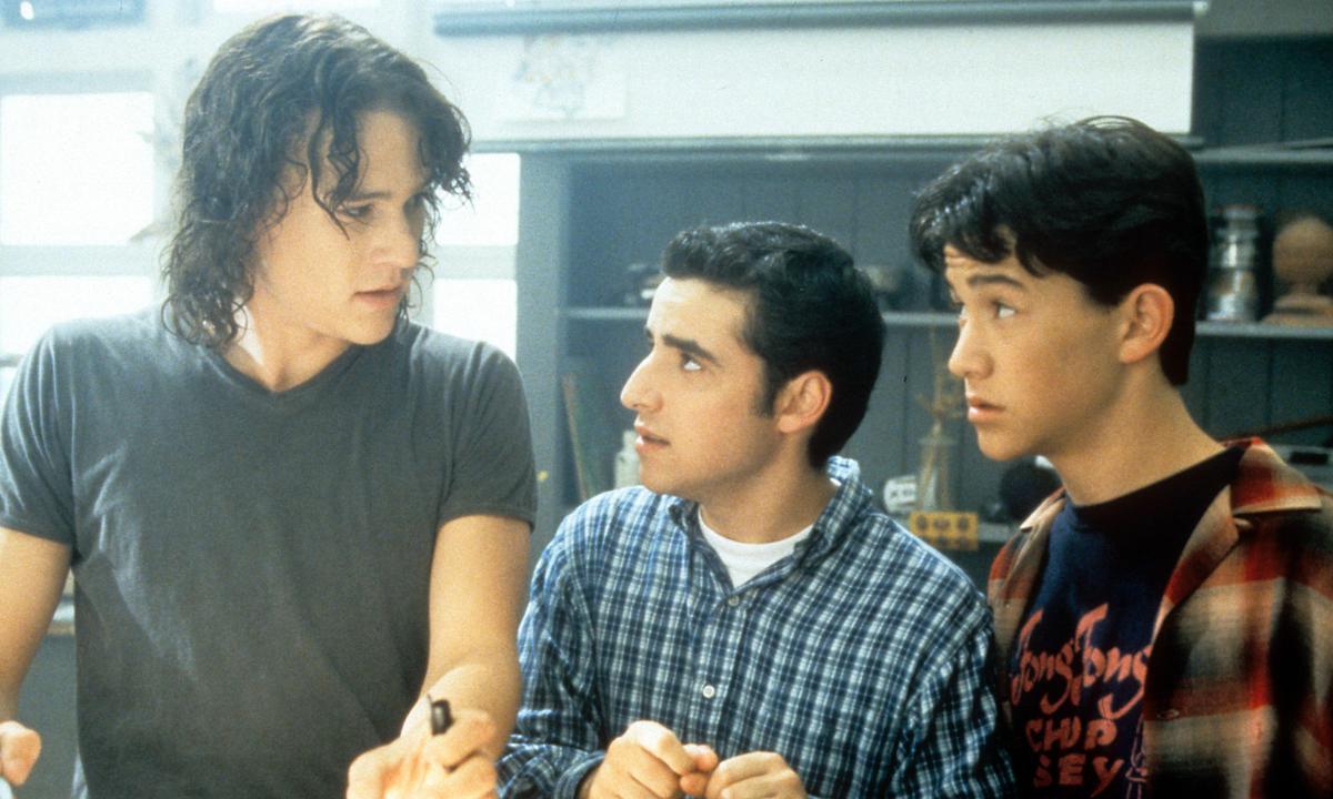 Heath Ledger And Joseph Gordon-Levitt In '10 Things I Hate About You'