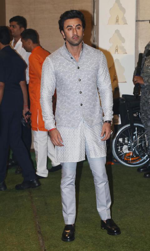 saif ali khan in white pathani suit