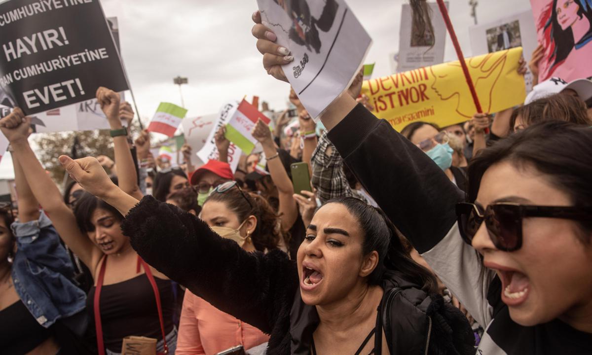 Women Protesting In Iran