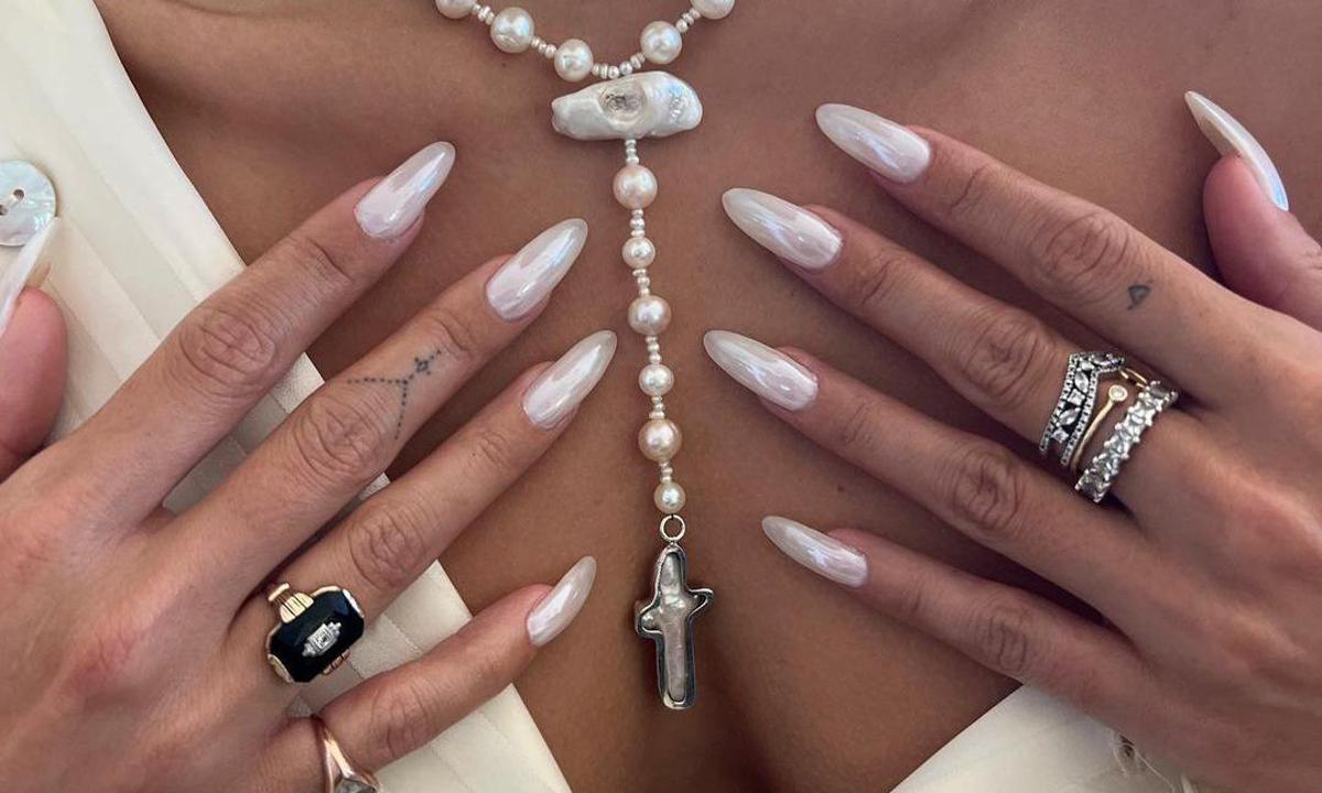 hailey bieber nails are giving major main character vibes by the best  @ivynduke_nails 💅🏼 #haileybiebernails #glazeddonutnails…