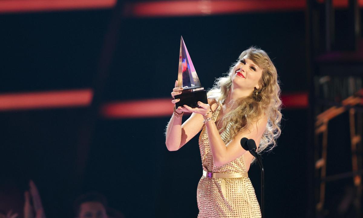 Taylor Swift American Music Awards 2019: Swift shatters Michael Jackson's  record for all-time wins - ABC7 Chicago