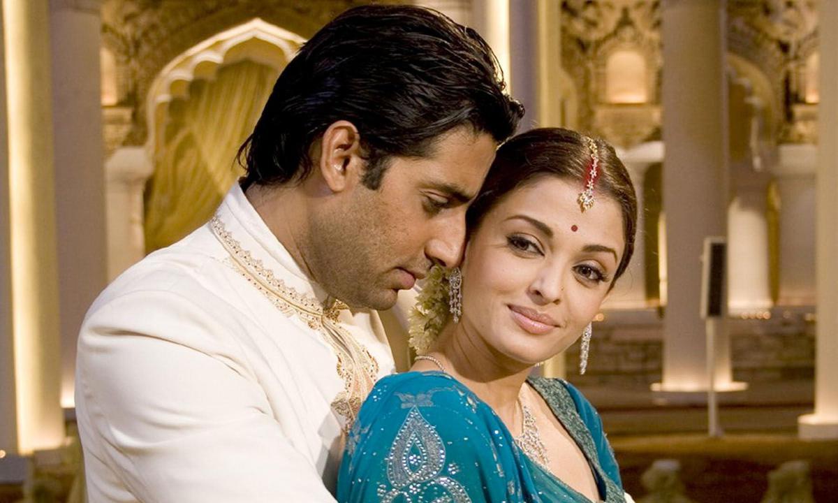 Aishwarya Rai Looks Beautiful In Red Saree And Sindoor At Isha Ambani  Wedding - YouTube